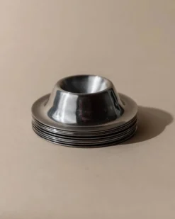 Lot vintage de 9 coquetiers en acier inoxydable des années 1970, design minimal intemporel, compatibles lave-vaisselle