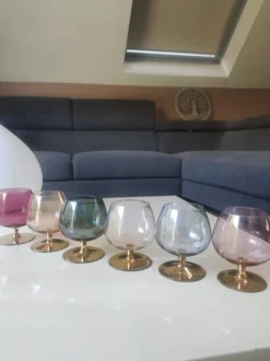Lot 8 x Verres à Cognac/Liqueur, multicolores irisés. Style Murano