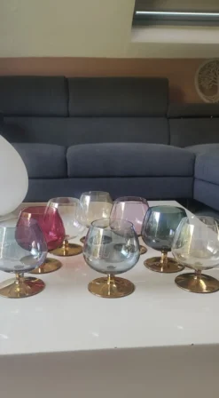 Lot 8 x Verres à Cognac/Liqueur, multicolores irisés. Style Murano