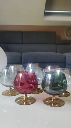 Lot 8 x Verres à Cognac/Liqueur, multicolores irisés. Style Murano