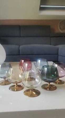Lot 8 x Verres à Cognac/Liqueur, multicolores irisés. Style Murano