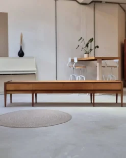 Lowboard du milieu du siècle