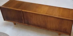Lowboard du milieu du siècle