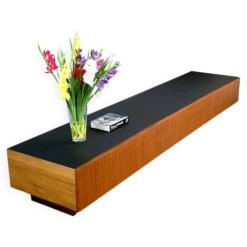 Lowboard minimaliste XXL, teck et plateau noir, années 1960