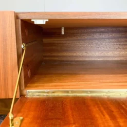 Lowboard minimaliste XXL, teck et plateau noir, années 1960