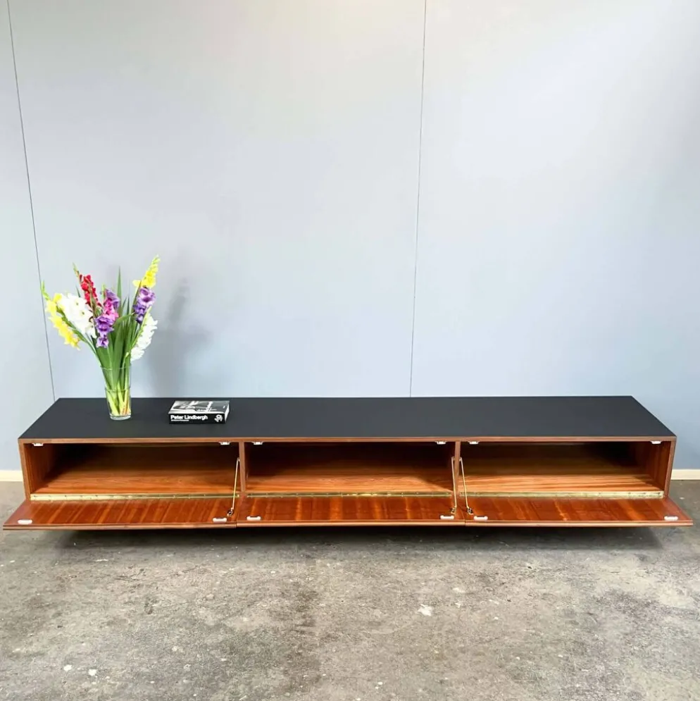 Lowboard minimaliste XXL, teck et plateau noir, années 1960