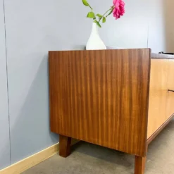 Lowboard, petit meuble de hall avec tiroirs, érable rayé, années 1960