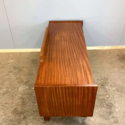 Lowboard, petit meuble de hall avec tiroirs, érable rayé, années 1960