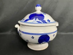 Lunéville, soupière en faïence à décor bleu fin XIXème
