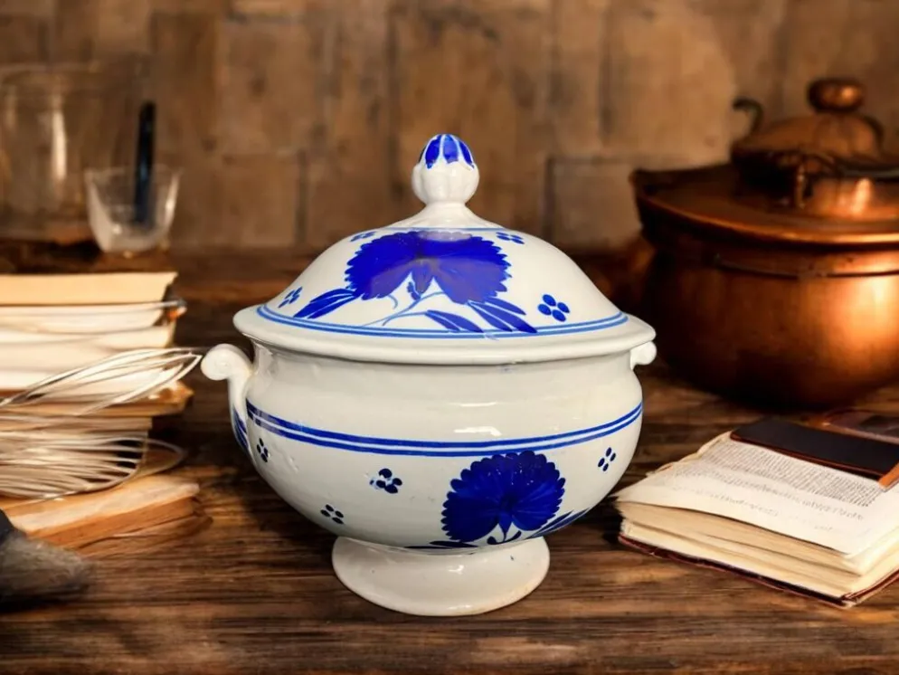 Lunéville, soupière en faïence à décor bleu fin XIXème