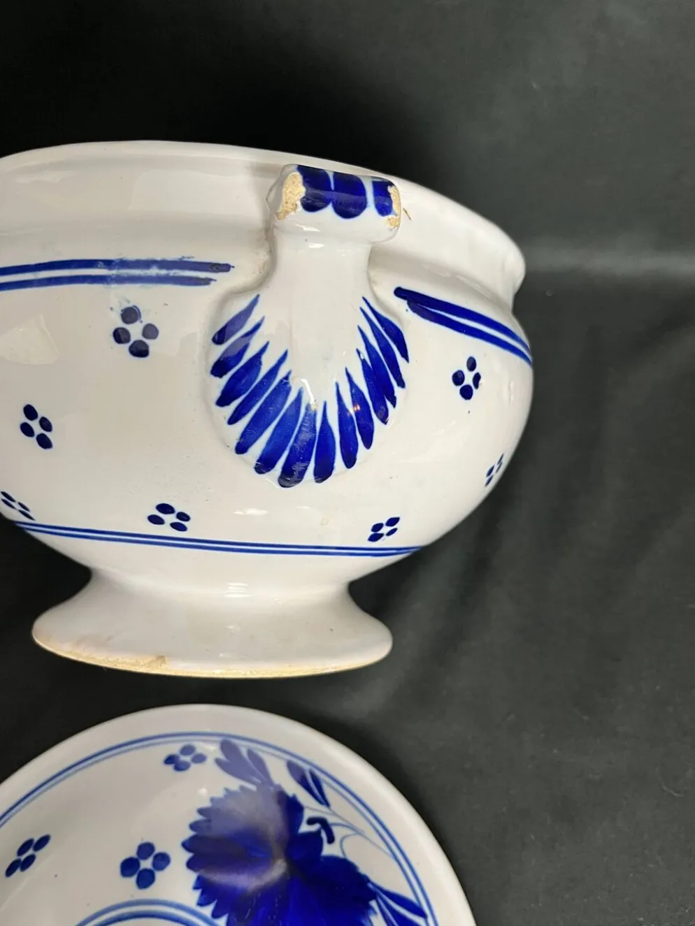 Lunéville, soupière en faïence à décor bleu fin XIXème