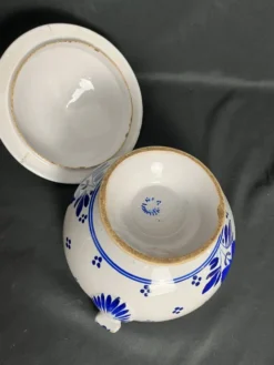 Lunéville, soupière en faïence à décor bleu fin XIXème
