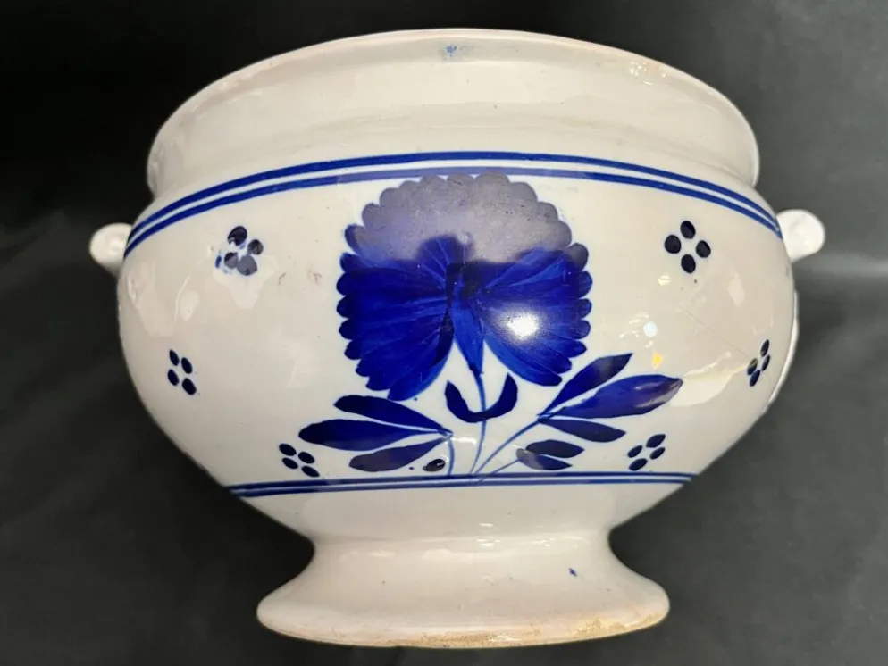 Lunéville, soupière en faïence à décor bleu fin XIXème