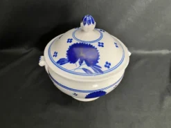 Lunéville, soupière en faïence à décor bleu fin XIXème