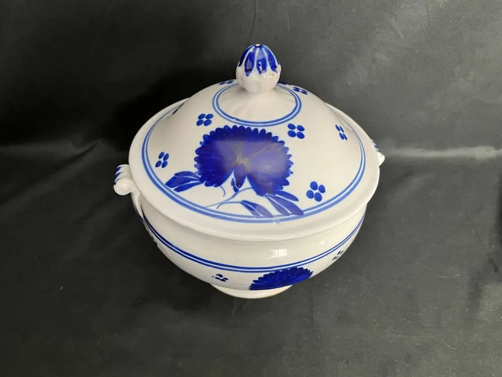 Lunéville, soupière en faïence à décor bleu fin XIXème