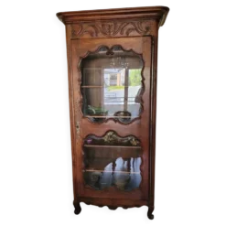 Magnifique bonnetière ancienne en bois massif sculpté – style Louis XV