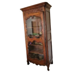 Magnifique bonnetière ancienne en bois massif sculpté – style Louis XV