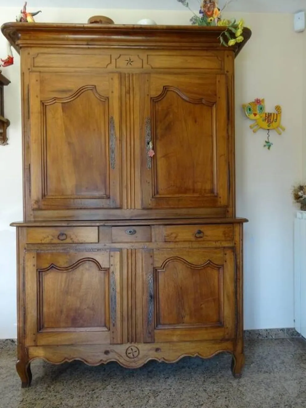 magnifique buffet 2 corps xviiie siècle en noyer – pièce ancienne d’excepti