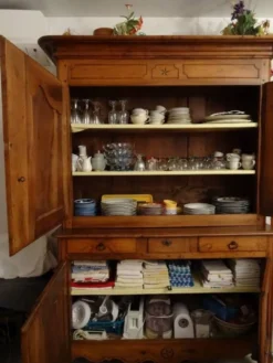 magnifique buffet 2 corps xviiie siècle en noyer – pièce ancienne d’excepti