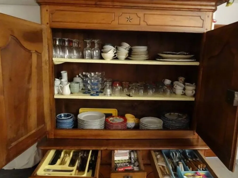 magnifique buffet 2 corps xviiie siècle en noyer – pièce ancienne d’excepti
