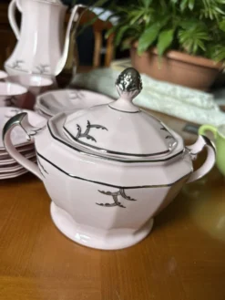 Magnifique service à café en porcelaine rose – Haas & Czjzek, Schl