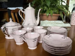 Magnifique service à café en porcelaine rose – Haas & Czjzek, Schl