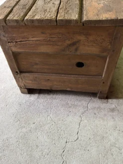 Maie ancienne en bois massif