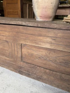Maie ancienne en bois massif
