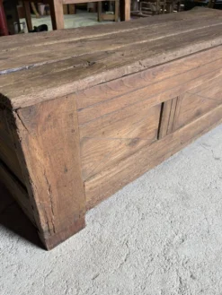 Maie ancienne en bois massif