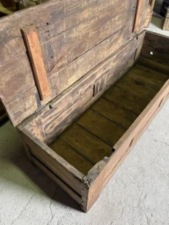 Maie ancienne en bois massif