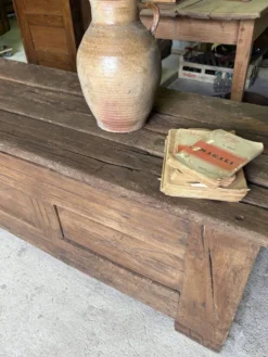 Maie ancienne en bois massif