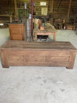 Maie ancienne en bois massif