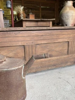 Maie ancienne en bois massif