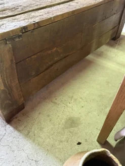 Maie ancienne en bois massif
