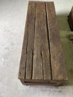 Maie ancienne en bois massif