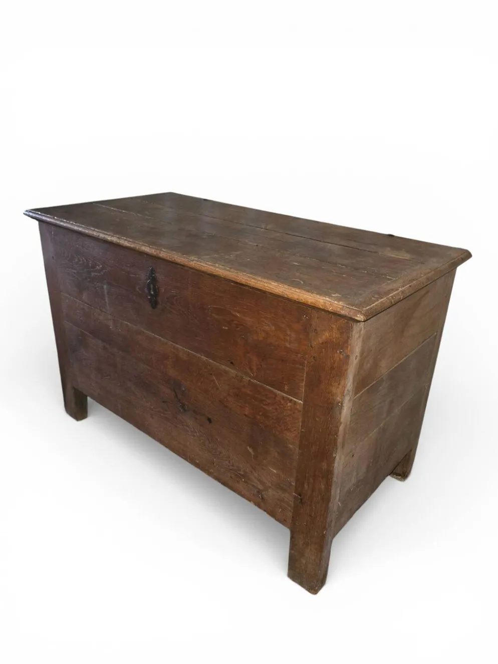Maie/coffre ancien en bois massif – patine authentique, couvercle ouvrant