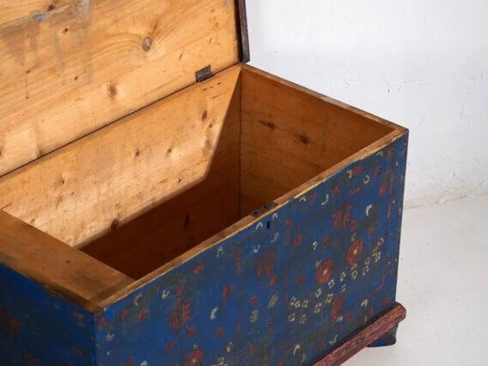 Malle ancienne bleu marine avec détails floraux (c.1920) #94