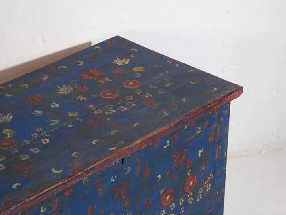 Malle ancienne bleu marine avec détails floraux (c.1920) #94