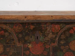 Malle ancienne de style art populaire, année 1838