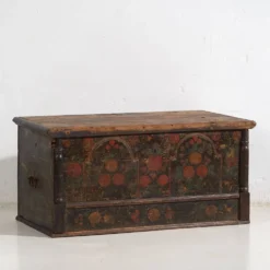 Malle ancienne de style art populaire, année 1838