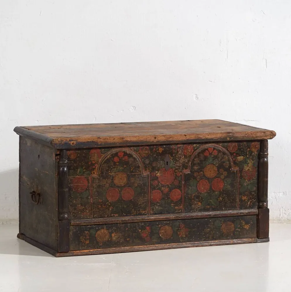 Malle ancienne de style art populaire, année 1838