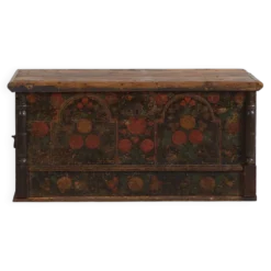 Malle ancienne de style art populaire, année 1838