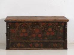 Malle ancienne de style art populaire, année 1838