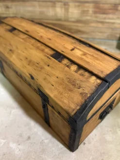 Malle ancienne en bois