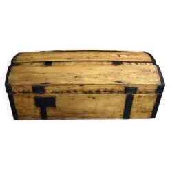 Malle ancienne en bois