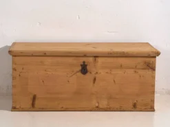 Malle ancienne en bois massif (c.1920)