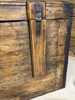 Malle ancienne en bois rénovée – coffre de rangement / déco vintage