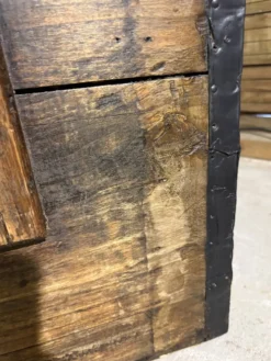 Malle ancienne en bois rénovée – coffre de rangement / déco vintage