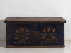 Malle ancienne à motifs floraux (Année 1901)