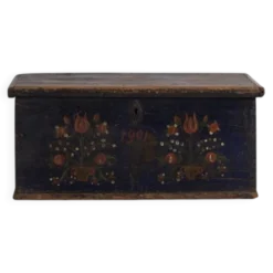Malle ancienne à motifs floraux (Année 1901)